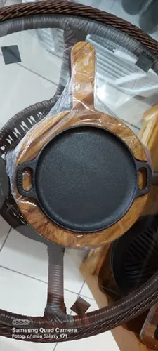 Chapa de Ferro com Suporte de Madeira Redonda