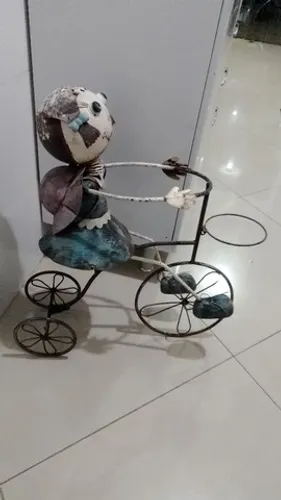 Brinquedo de lata antigo