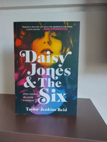 Livro - Daisy Jones & The six