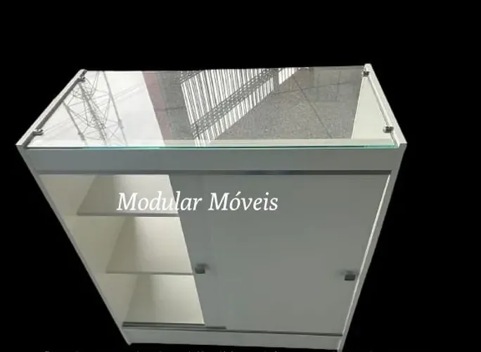 Balcão Vitrine com Vidro Superior e Porta em MDF - Novo