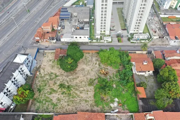 Vendo terreno com aproximadamente 3500m2 posição norte-nascente com 2 frentes