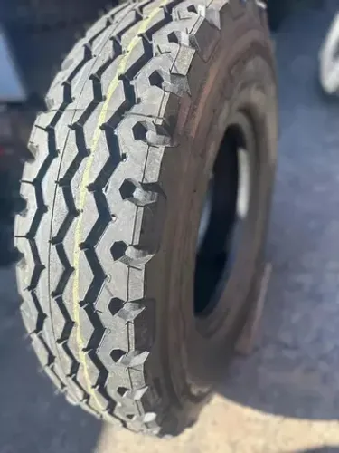 Pneu 1000R20 /10.00R20 / 1000 R 20 recapado
