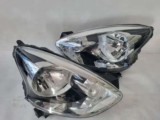 Par de farol Nissan March 2014 2015 2016 