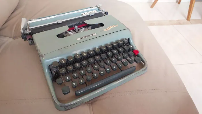 Maquina de escrever antiga!