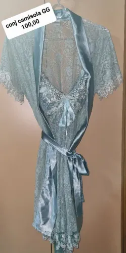 Conjunto renda verde e cetim semi novo