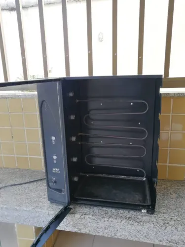 Churrasqueira elétrica Arke, 5 espetos rotativos.