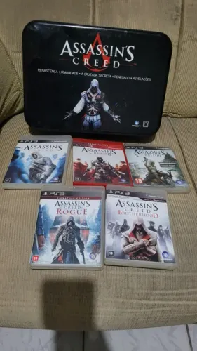 5 Jogos Assassin's Creed + Caixa de Livros (Sem os livros)
