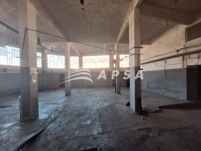 EXCELENTE PRÉDIO COMERCIAL COM GALPÃO, 950M² APROXIMADOS, POSSUINDO UM GALPÃO COM ESPAÇO B