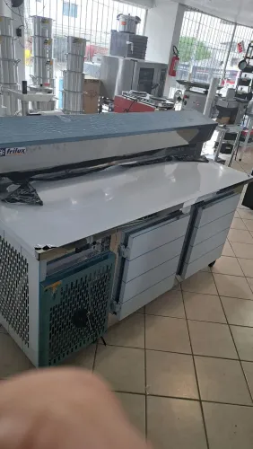 A. Balcão condimentador 190mt Frilux 