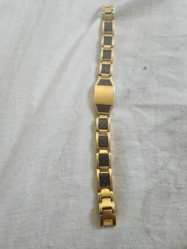 Bracelete de aço com banho de ouro