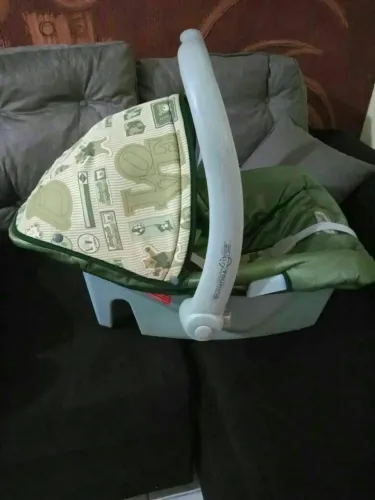 Bebê conforto com base.