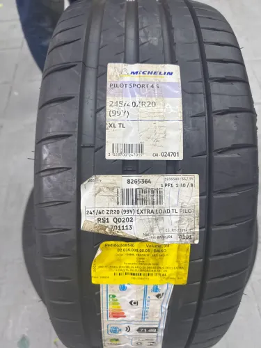 Pneu Michelin Pilot Sport 4S 245/45ZR20 103Y