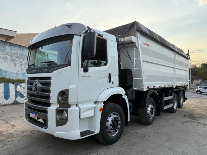 Vw 26320 2024 caçamba agrícola Bitruck 8x2 4 eixos
