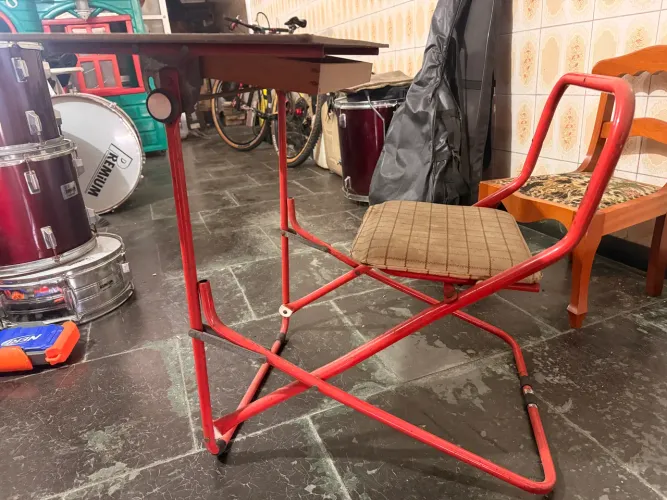 Cadeira de estudos antiga para criança - Vintage