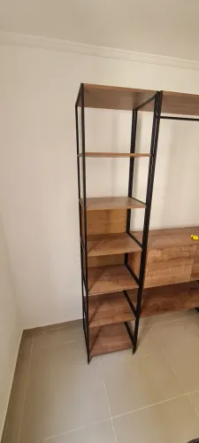 Módulo de guarda roupa, estilo industrial, medindo 45×210x36cm.