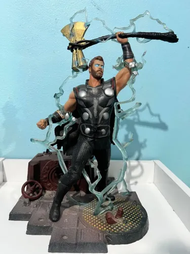 Estatua Thor Vingadores Ultimato