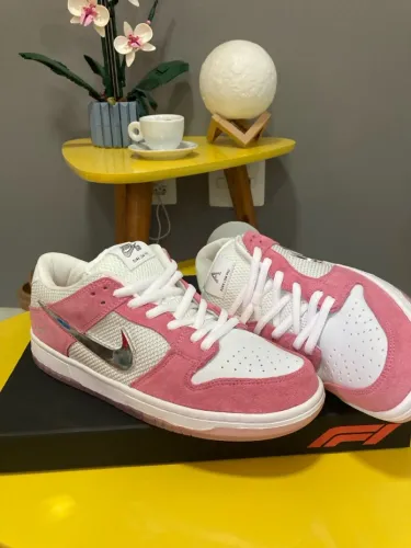 Nike Dunk Low April Skateboards - Family and Friends