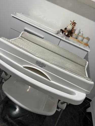 Banheira com trocador acolchoado, modelo Splash+, na cor granito - Burigotto