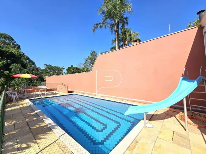 Casa em condomínio na Granja Viana!