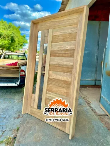 Porta de madeira maciça de alta qualidade