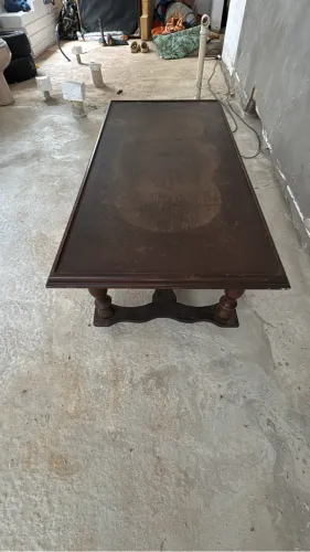 Mesa de centro em Madeira