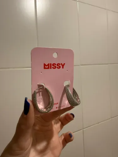 Brinco Argola com Brilho | Missy (NUNCA USADO)