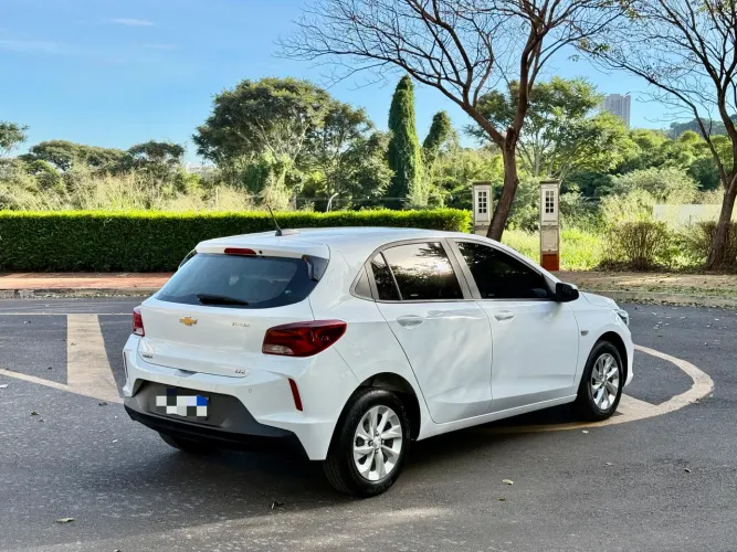 Chevrolet Onix Hatch LTZ 1.0 12V TB Flex Aut.