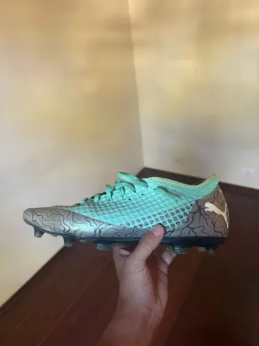 Chuteira de campo original puma fature 2.4 cinza e verde
