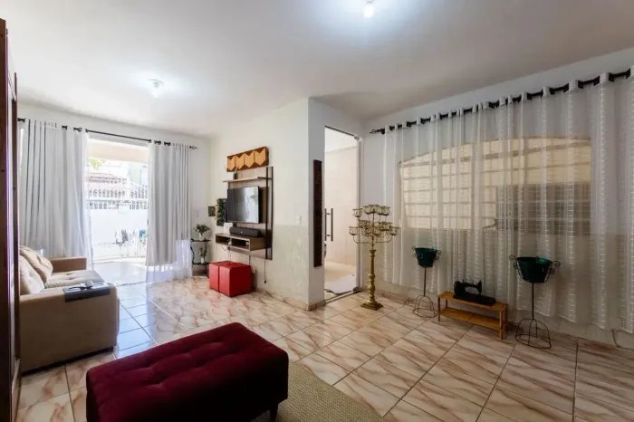 Av. Contorno Casa com 4 quartos, 1 suíte master, aceita financiamento!