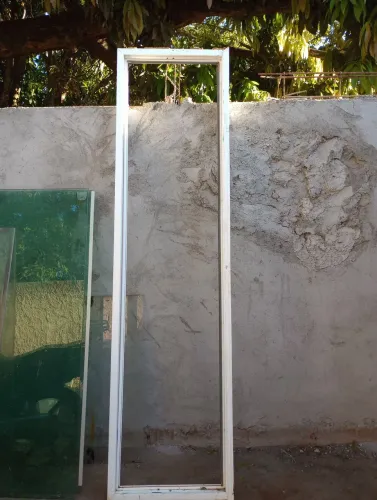 Quadro fixo de Alumínio Branca 2,30x60, sem vidro