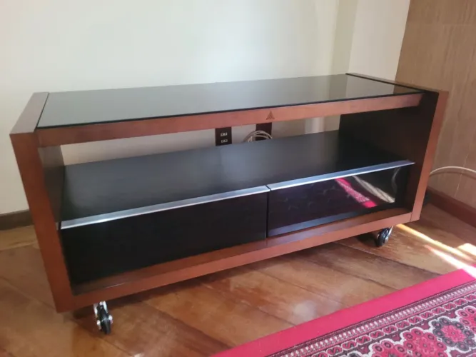 Rack Regencia em madeira 