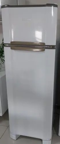 Geladeira Esmaltec Mod RCD34 276 L Duplex com sistema Cycle Defrost Semi-nova