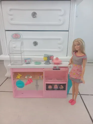 Barbie Cozinha de Confeitaria - Diversão Garantida!