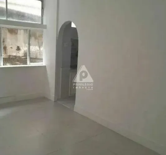 Apartamento Reformado para Venda - 40m² - Glória.