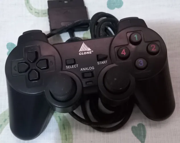 Joystick para PS2 Clone. Com fio. 