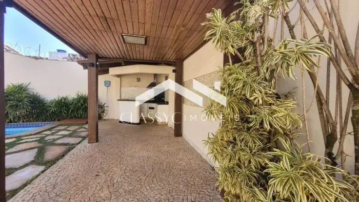 Casa com suíte master e piscina em Nova Uberlândia Uberlândia/MG