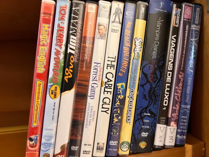 Coleção de DVDs - Variados e livros