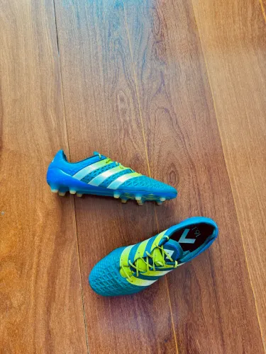 Chuteira Adidas Ace 16.1 azul e verde