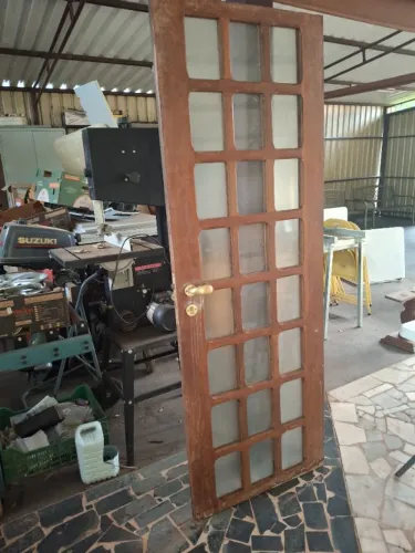 Porta de vidro em IPê