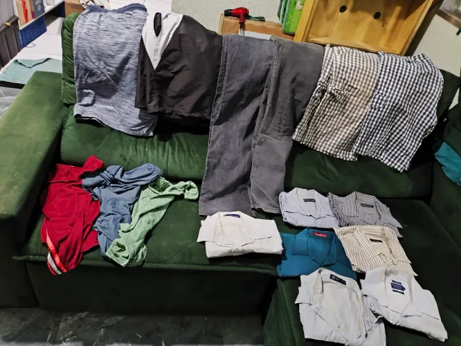 LOTE de roupas usadas somente o que está nas fotos