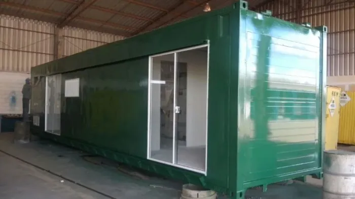 Container marítimo adaptado para escritório