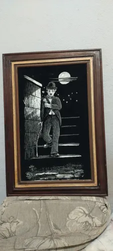 Quadro Chaplin pintura no veludo tamanho total 64 cm x 44 cm 