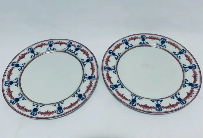 2 Pratos rasos em porcelana Demon Royal , ingleses , ano aproximado 1900