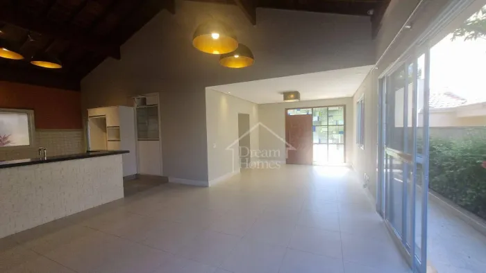 Venda ou Locação de Casa com 3 Quartos com acessibilidade em Valinhos/SP