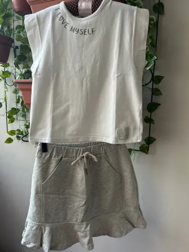 Conjunto Short Saia com brilho TAM 12 R$ 40,00