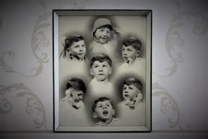 Retrato Fotografico Crianças P&B - Moldura Madeira e Vidro - Anos 60