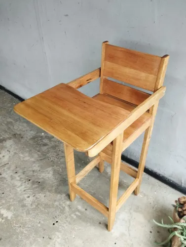 Cadeira Infantil com Mesa Acoplada