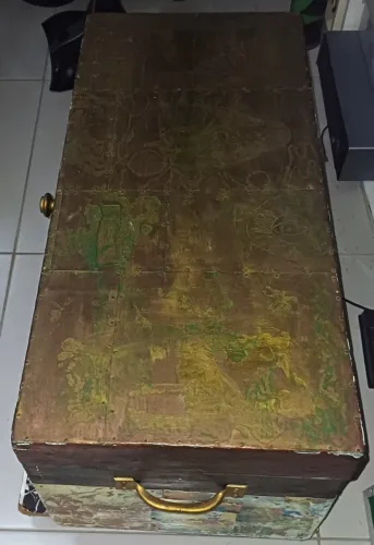 venda de bau decorado com 36 peças montadas em seu interior