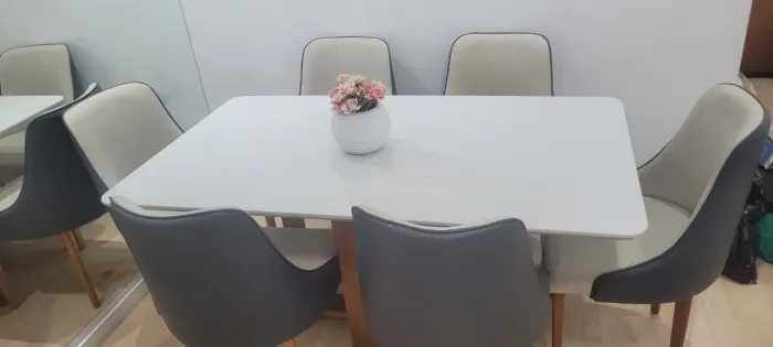 Mesa com 6 cadeiras