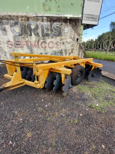 Grade aradora de controle de 18 disco Tatu
